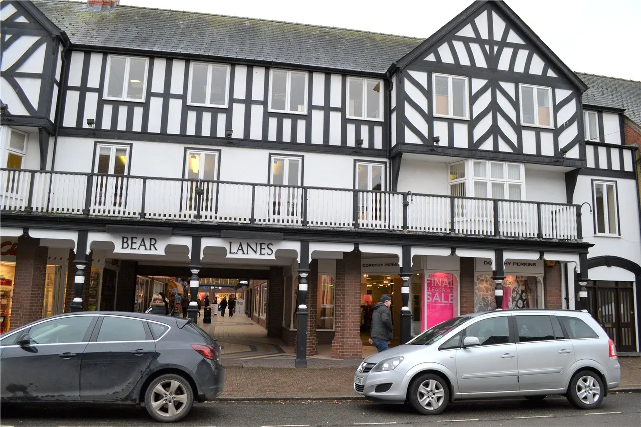 commercial to rent, Bear Lanes, Newtown