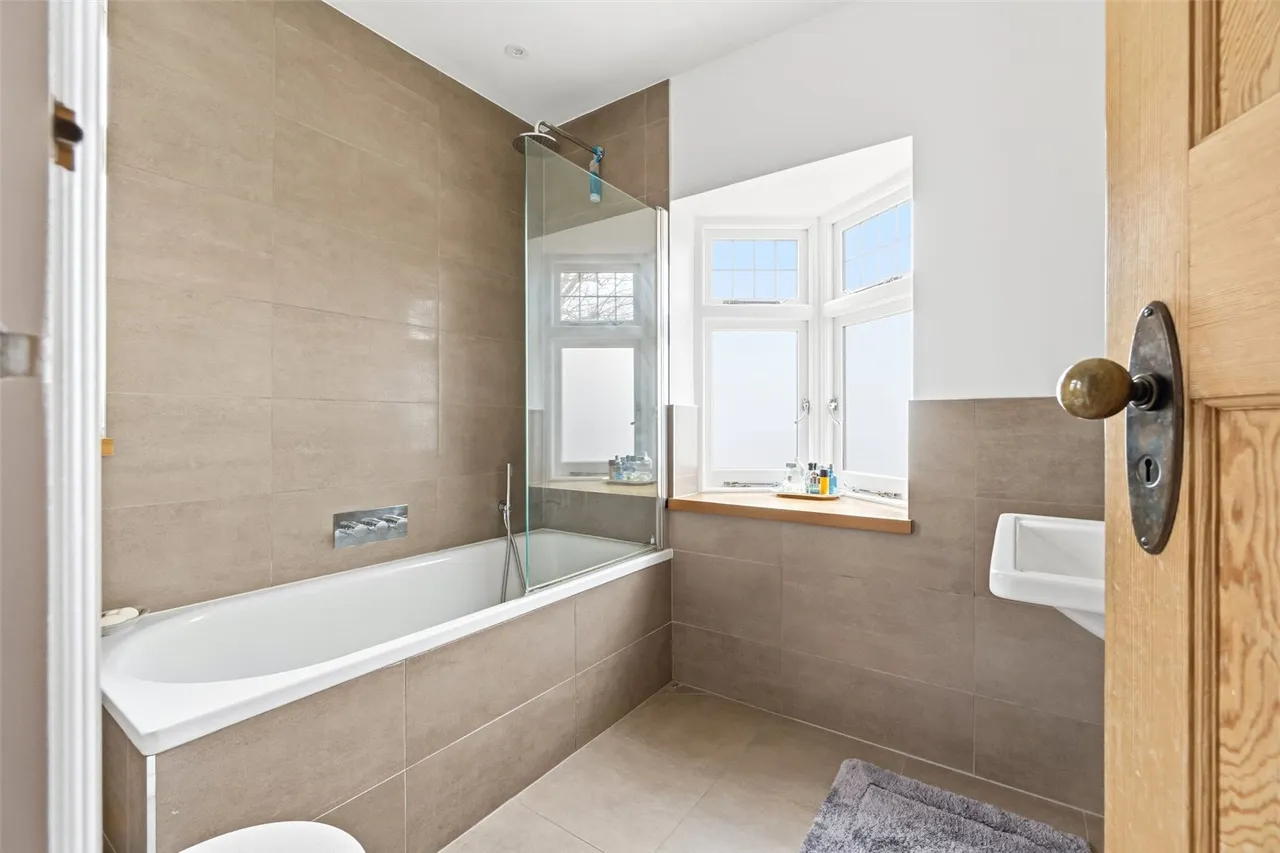 Wensleydale Road, Hampton, TW12 2LW, photo 16