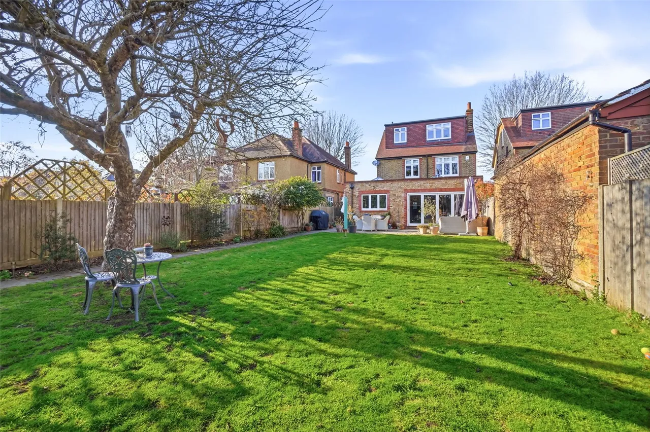 Wensleydale Road, Hampton, TW12 2LW, photo 2