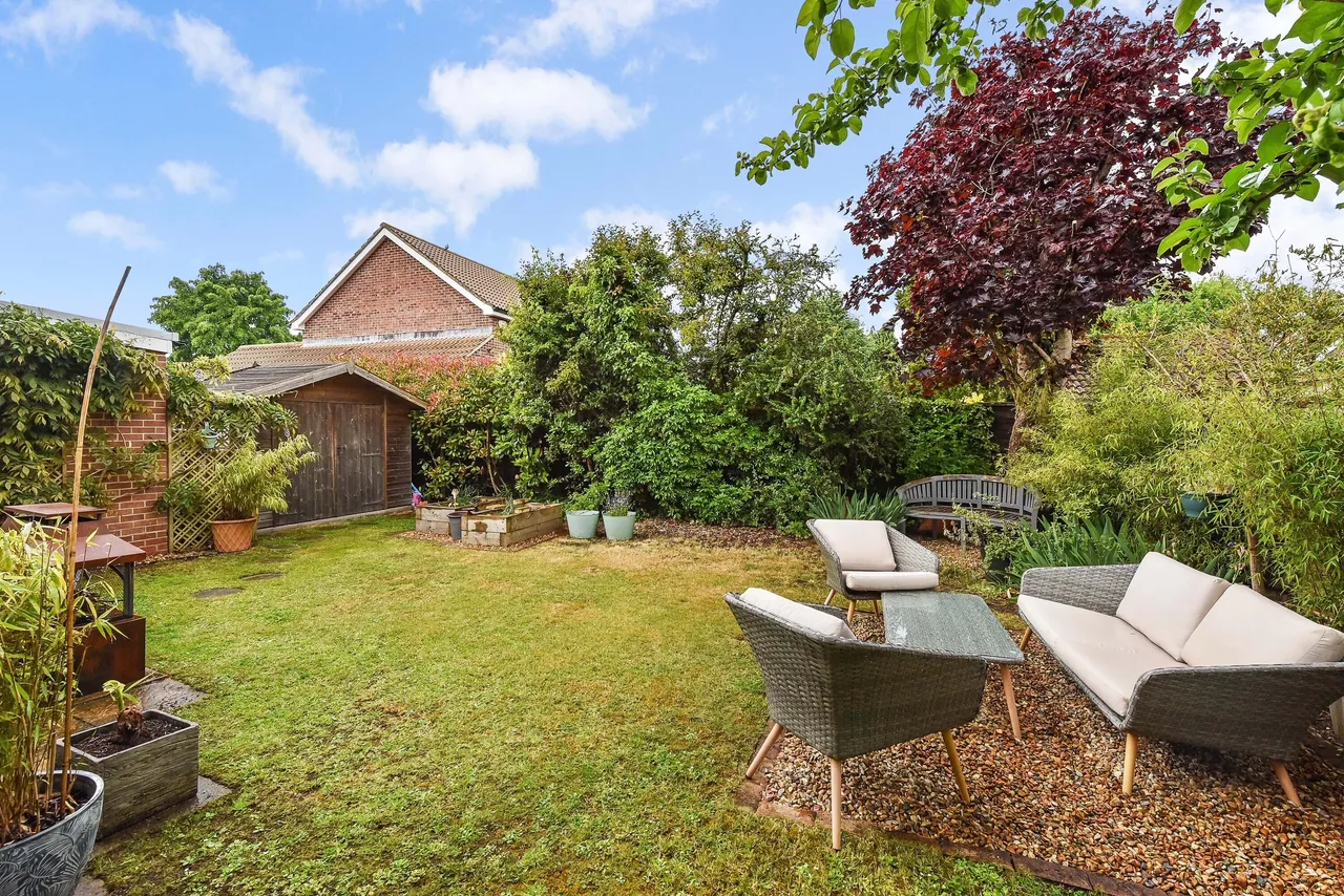 Bircholt Road, Liphook, GU30, photo 9