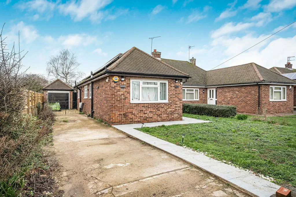 3 bed house for sale — Shenley Road, Bletchley, Milton Keynes, Buckinghamshire, MK3 6HE