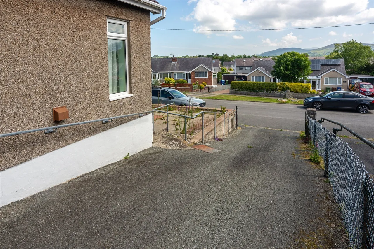 Llanrug, Caernarfon, LL55, photo 13
