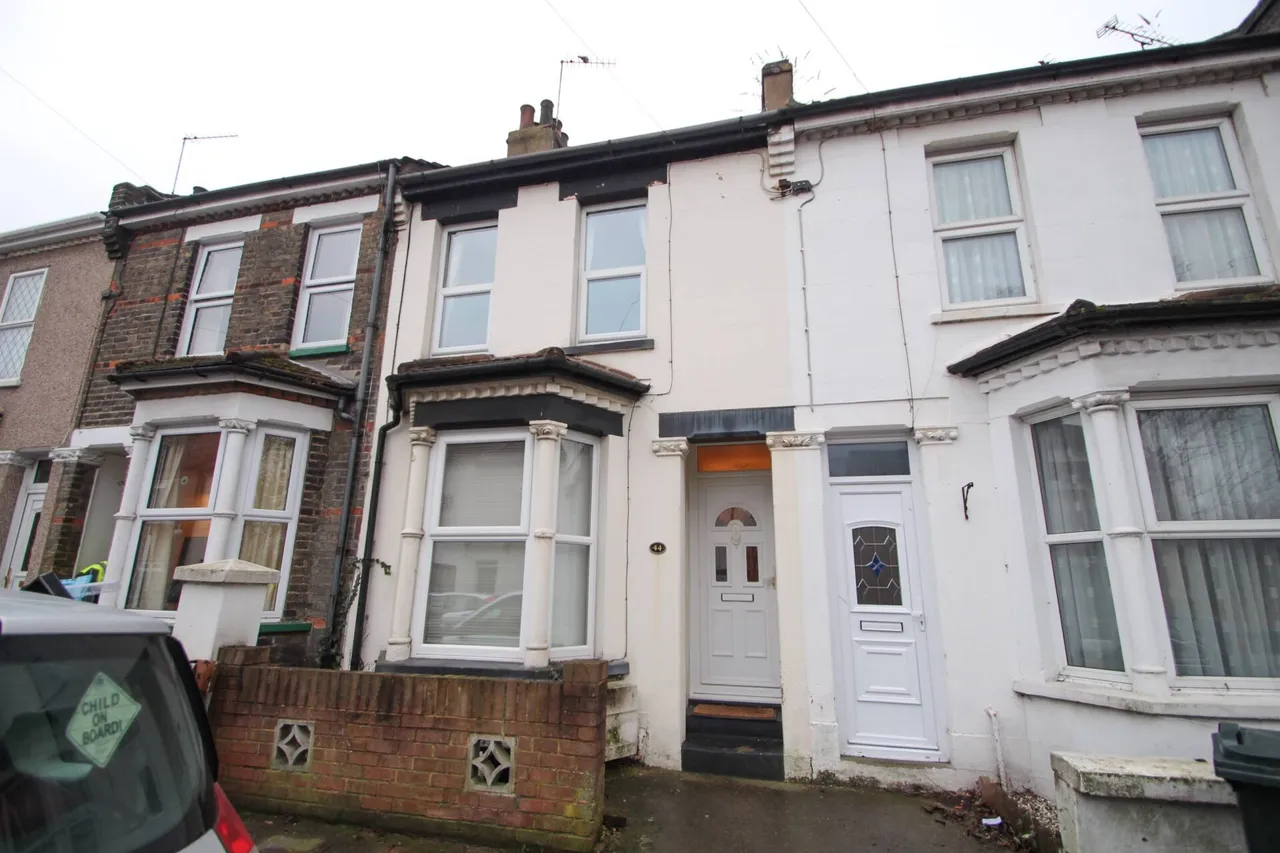 2 bed house for sale — Charles Street, Greenhithe, Kent, DA9