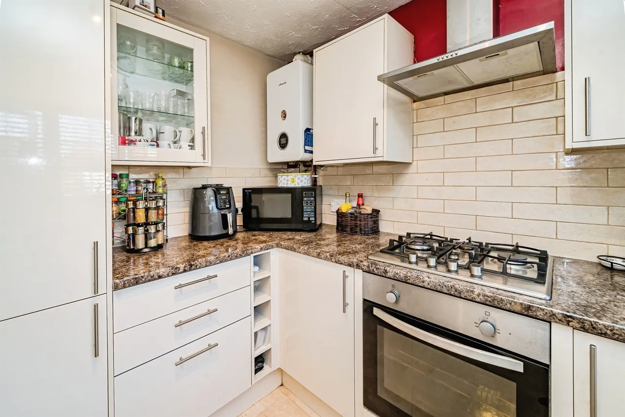 Kinnaird Close, Slough, SL1, photo 3