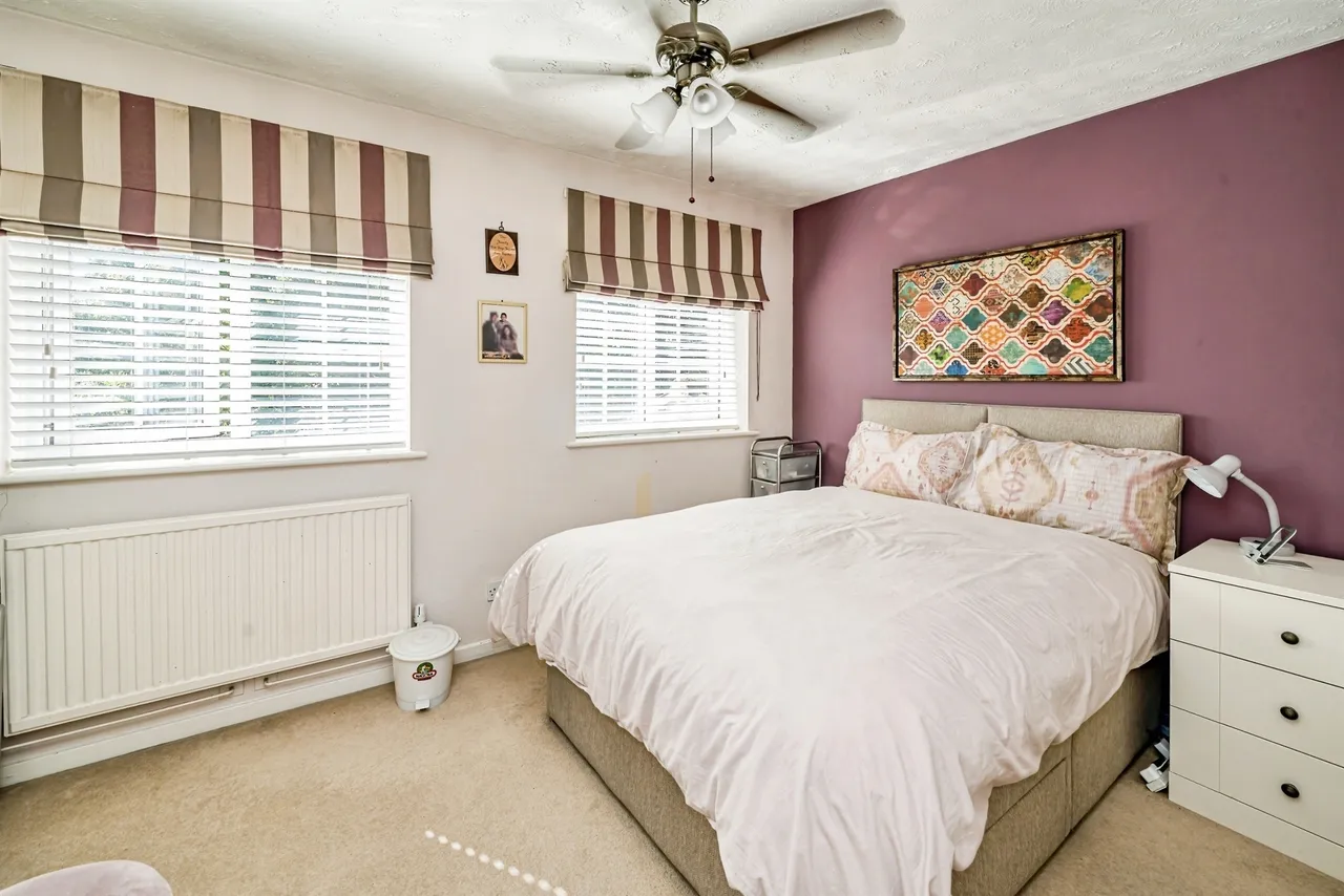 Kinnaird Close, Slough, SL1, photo 11