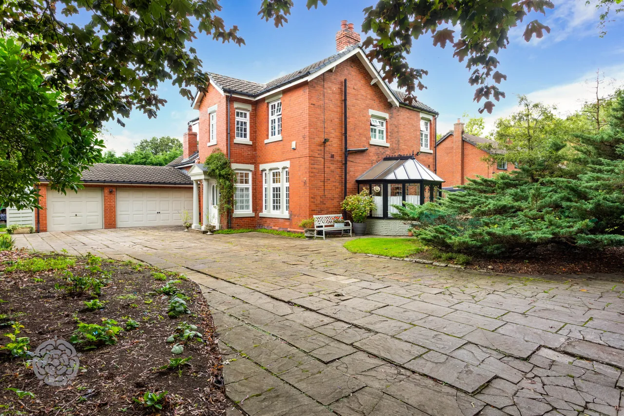4 bed house for sale — Parkfields Lane, Fearnhead, Warrington, WA2 0AR