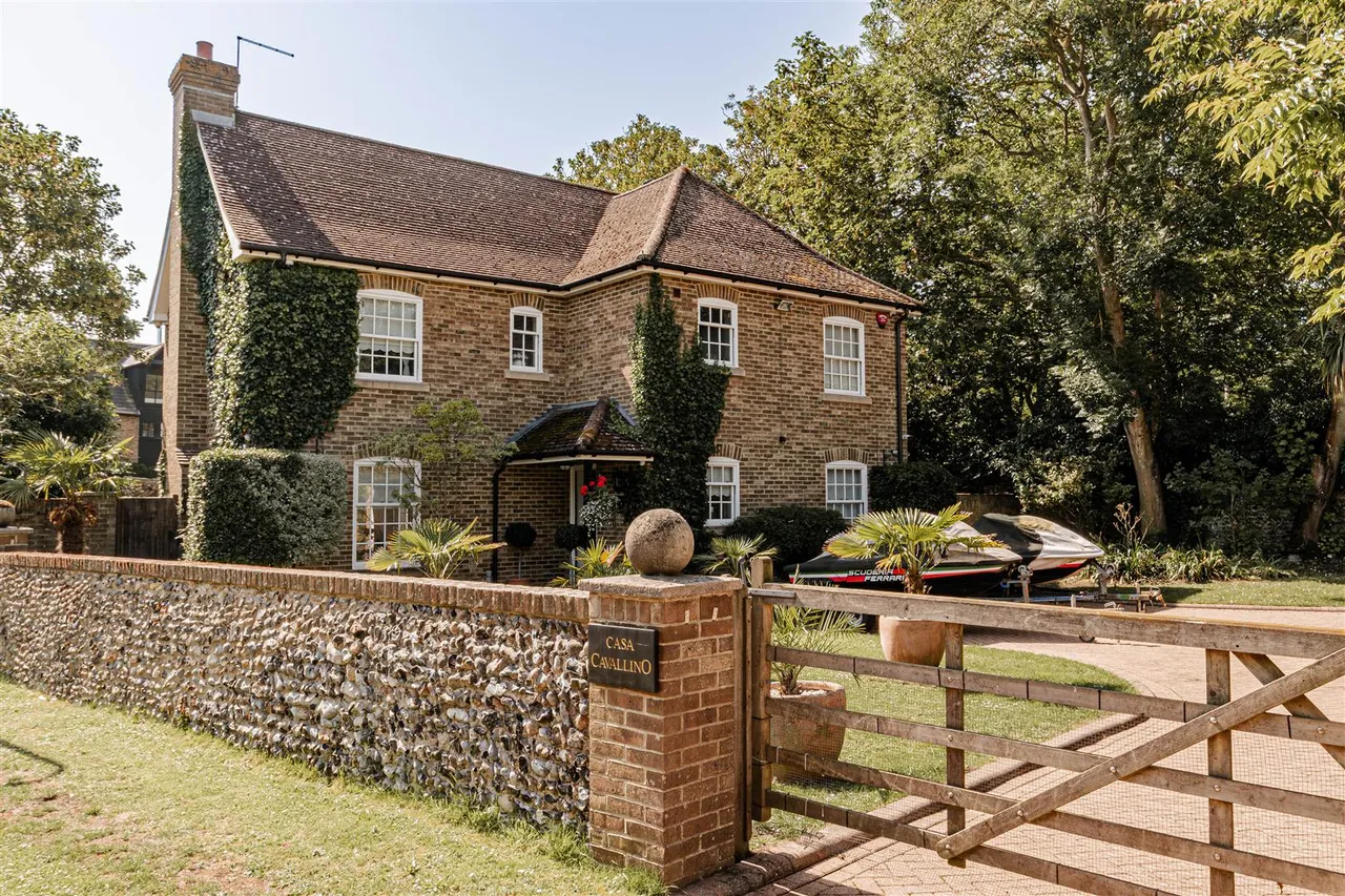 5 bed house for sale — The Spinney, Cliftonville, Margate, Kent, CT9 3JS