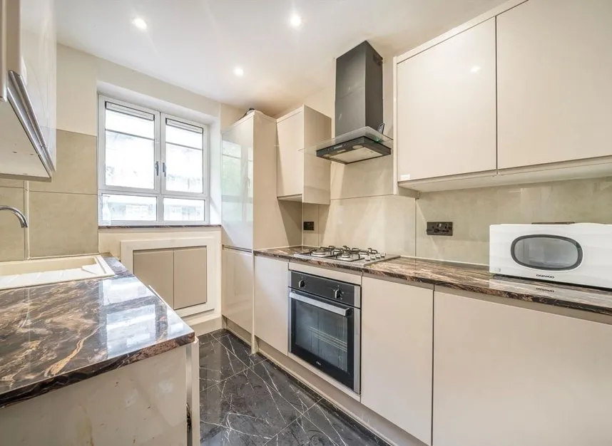 White City Estate, Shepherds Bush, W12, photo 3