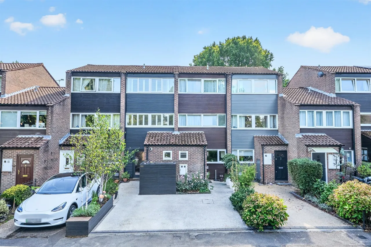 3 bed house for sale, Galgate Close, London, SW19