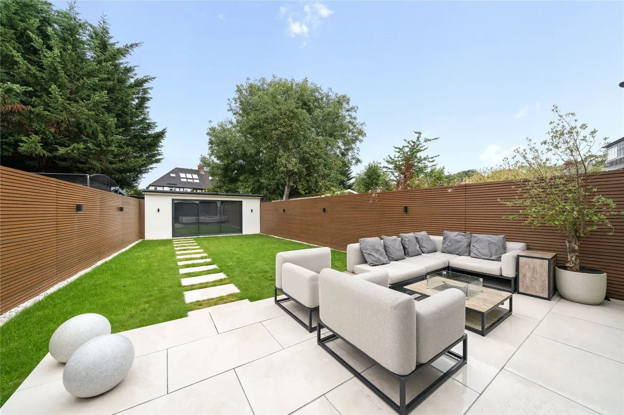 Couchmore Avenue, Esher, KT10, photo 11