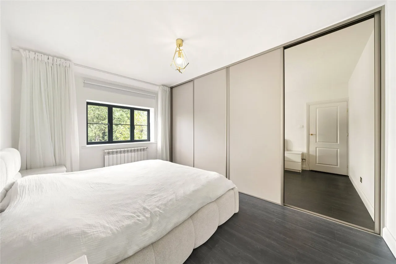 Couchmore Avenue, Esher, KT10, photo 8
