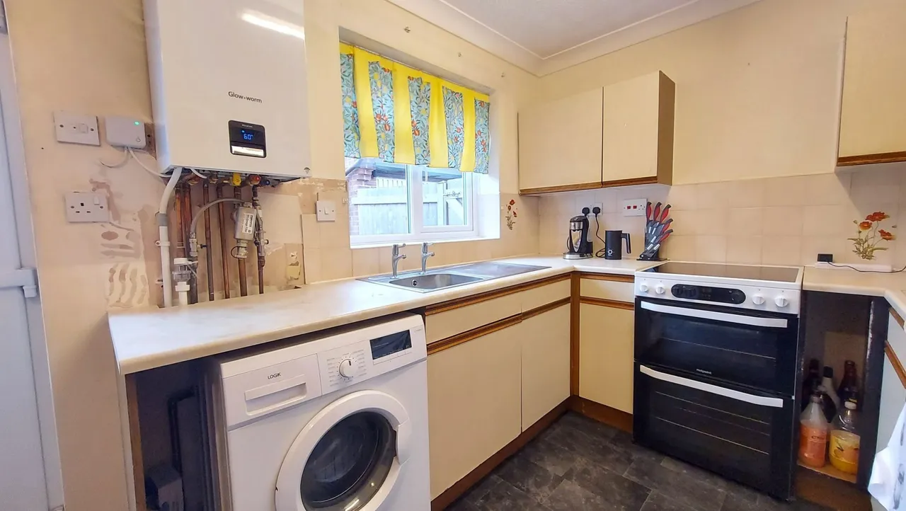 Baldwin Grove, Bourne, PE10, photo 5