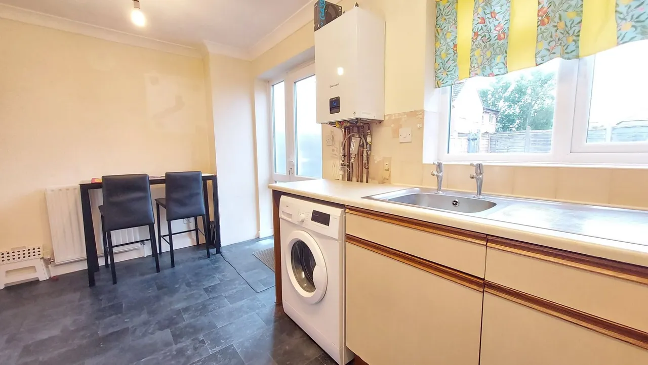 Baldwin Grove, Bourne, PE10, photo 6
