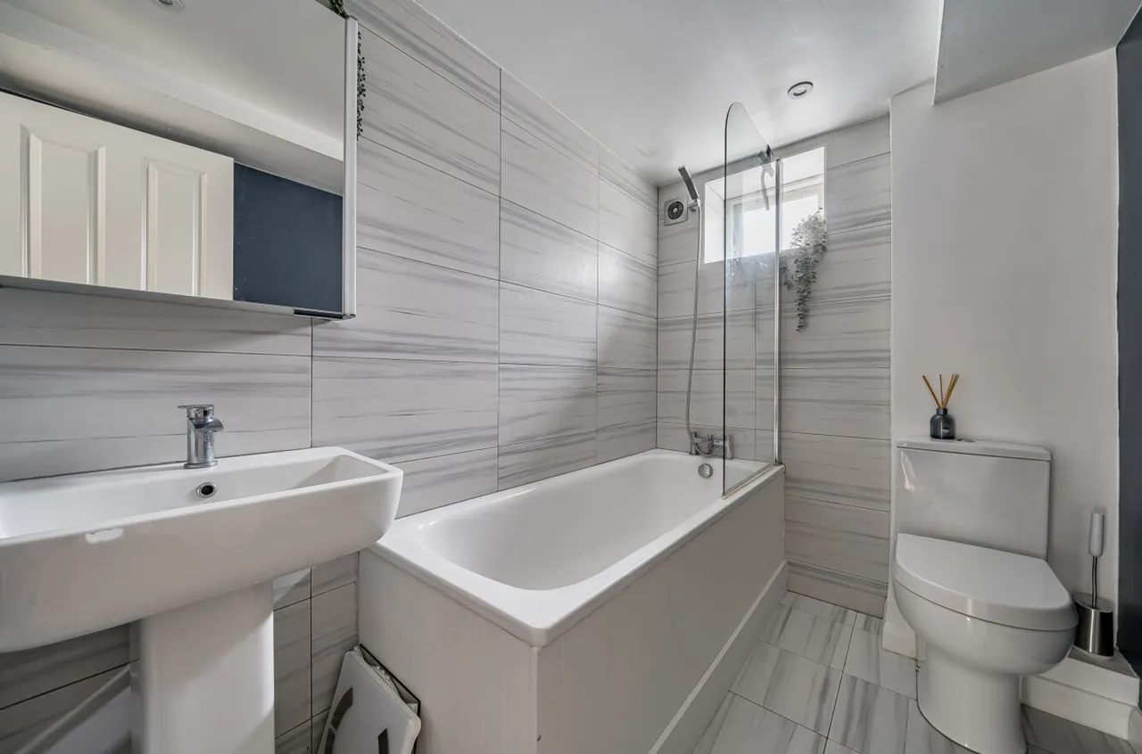 Flat 2, 39 Loughborough Road, London, London, SW9 7TB, photo 10