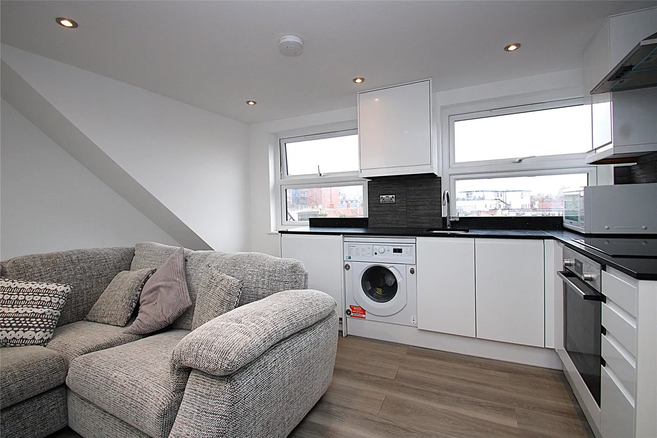 Churchfield Road, Walton On Thames, KT12, photo 9