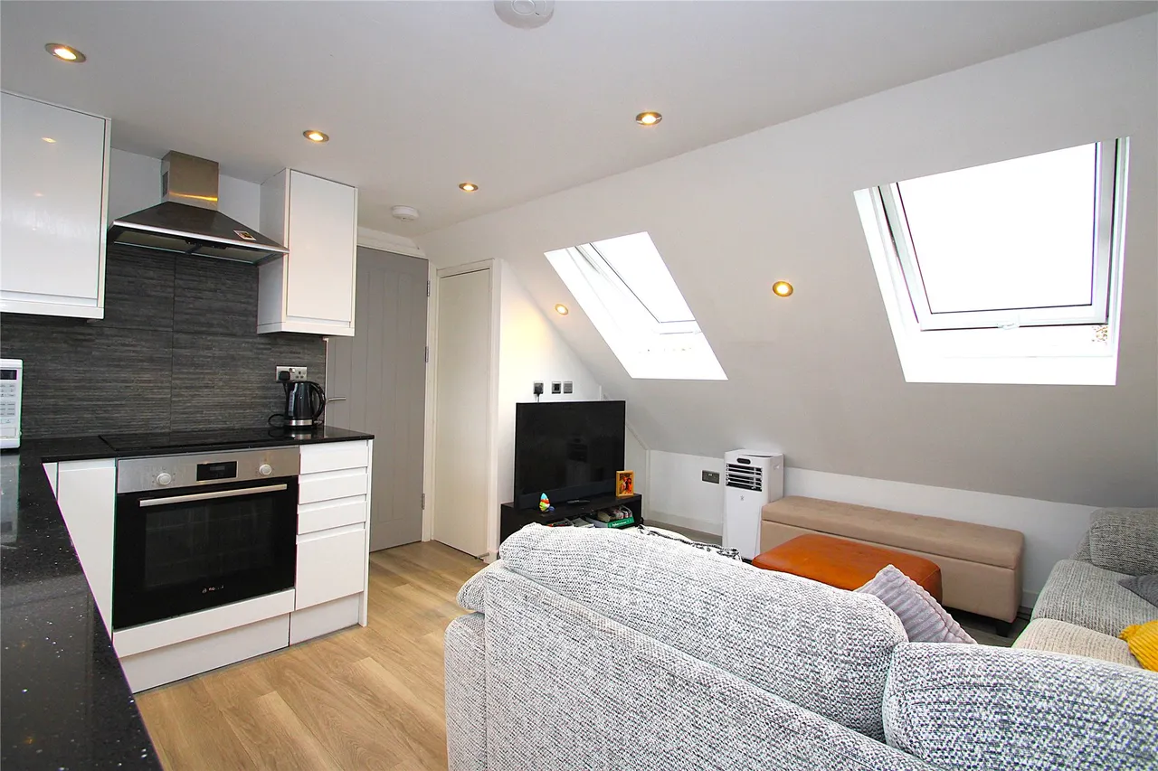 Churchfield Road, Walton On Thames, KT12, photo 5