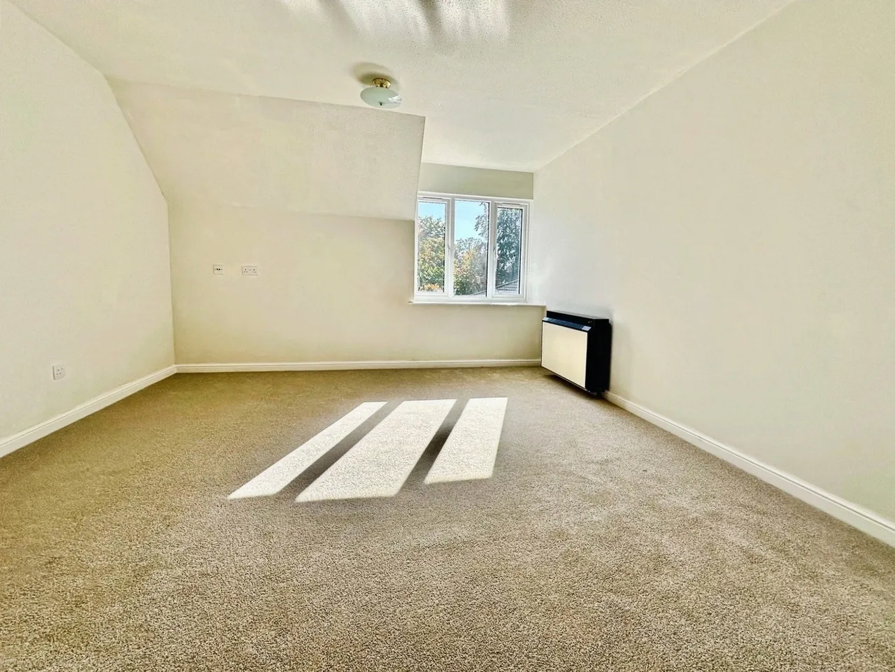 Farley Court, Church Road East, Farnborough, Hampshire, GU14 6PZ, photo 5