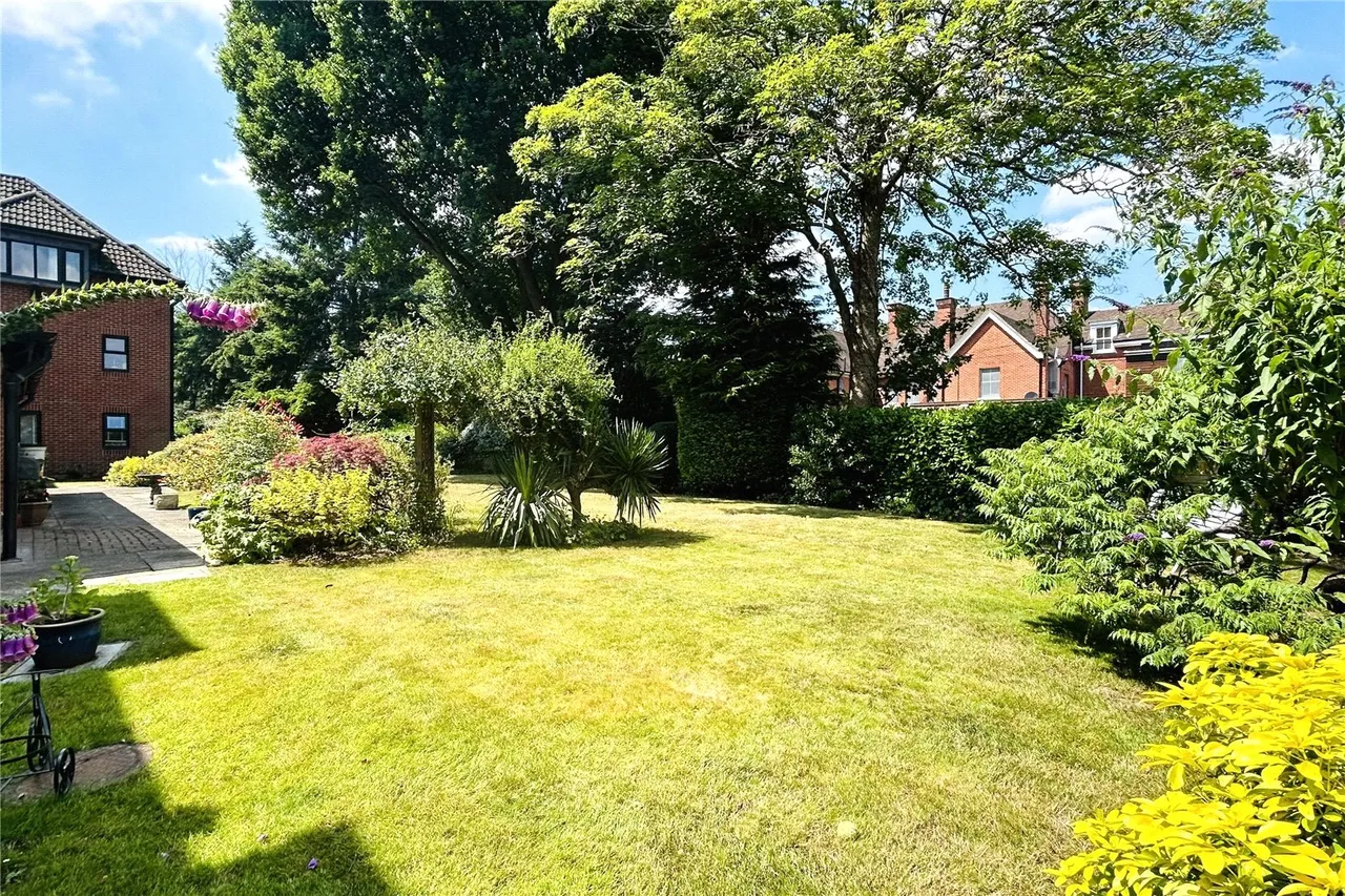 Farley Court, Church Road East, Farnborough, Hampshire, GU14 6PZ, photo 8