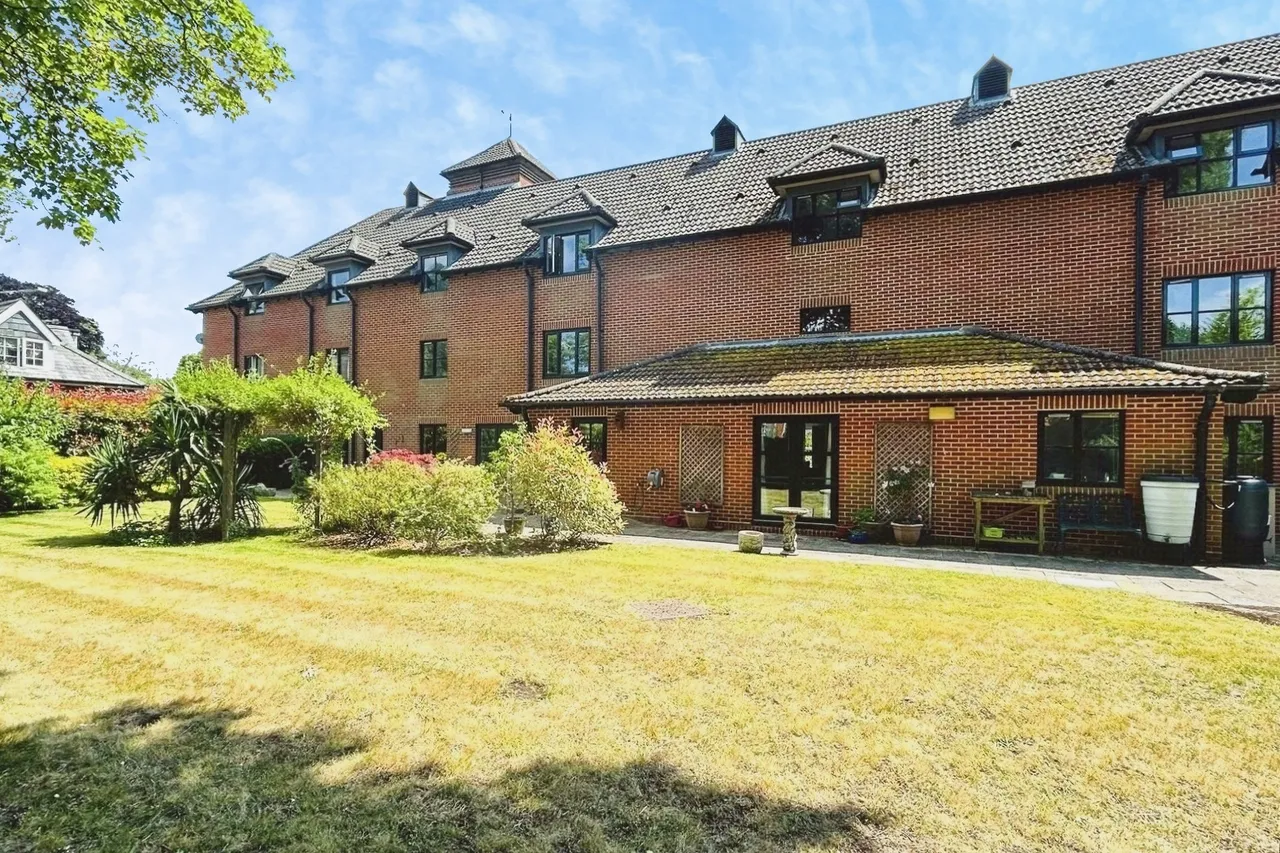 Farley Court, Church Road East, Farnborough, Hampshire, GU14 6PZ, photo 10