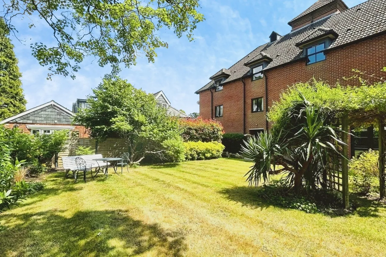 Farley Court, Church Road East, Farnborough, Hampshire, GU14 6PZ, photo 7
