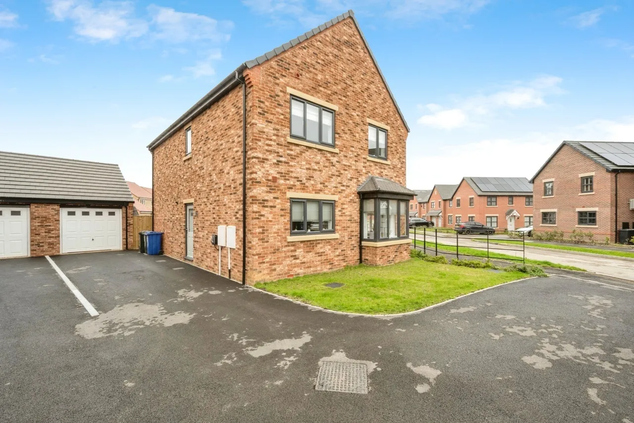 Haydn Griffiths Way, Armthorpe, Doncaster, South Yorkshire, DN3, photo 17