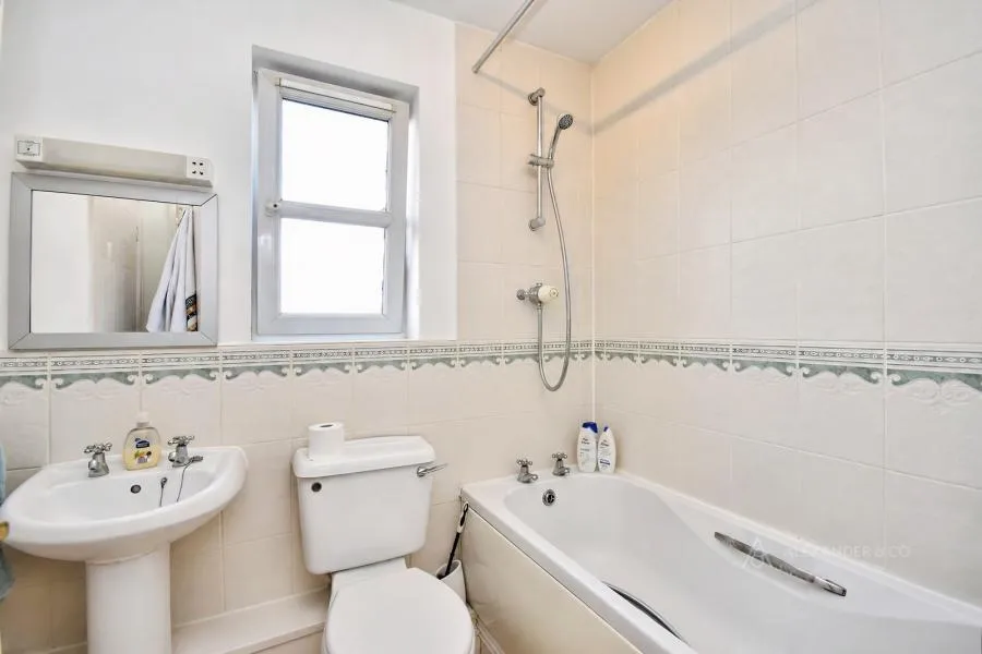 Great Meadow Way, Aylesbury, HP19, photo 5