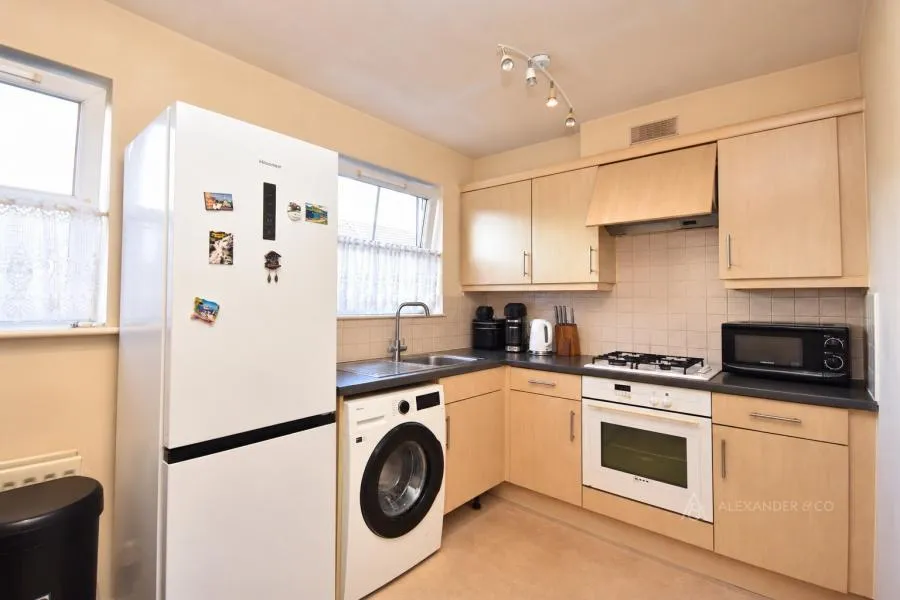 Great Meadow Way, Aylesbury, HP19, photo 2