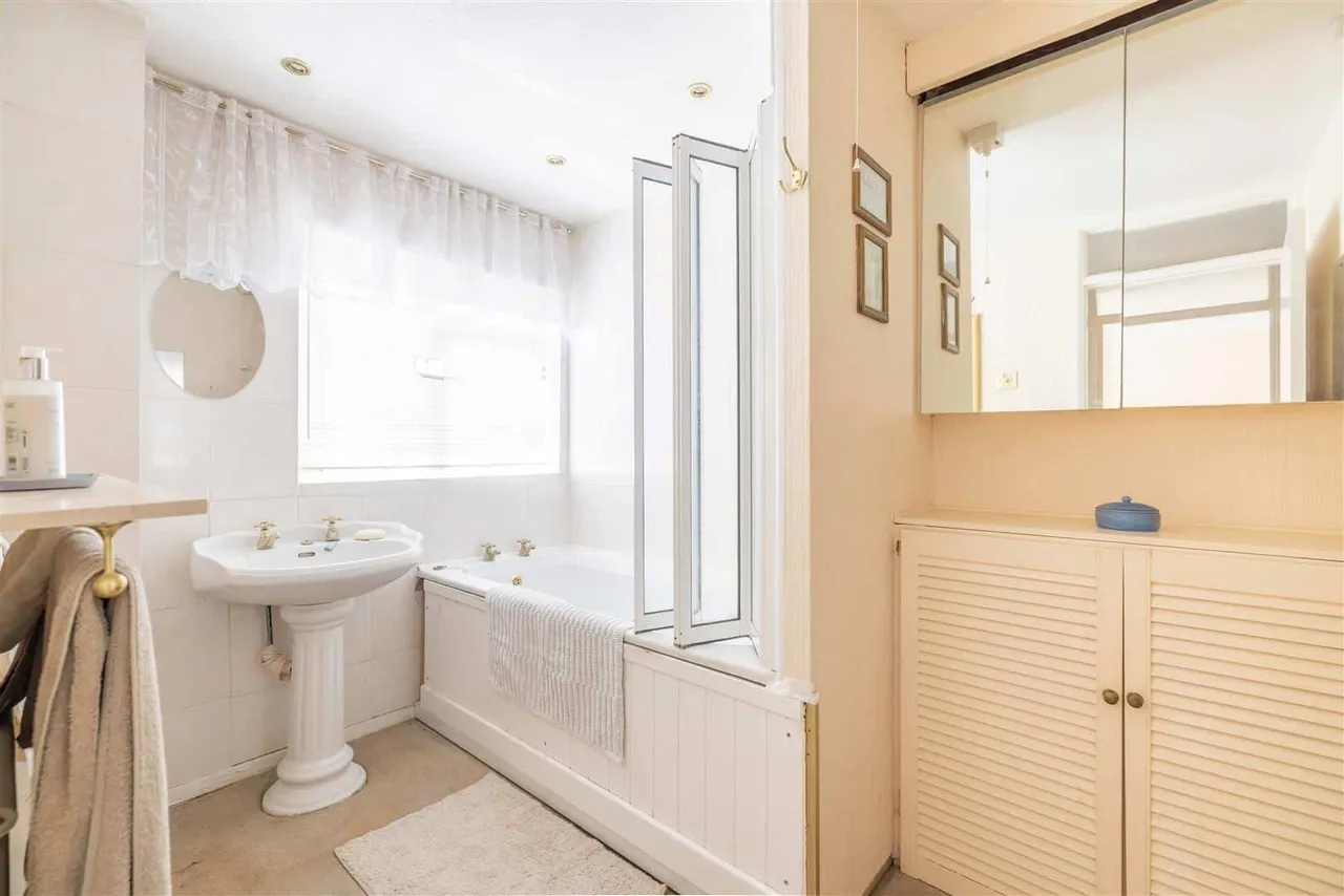 Wyatt Road, Windsor, SL4 4PF, photo 10