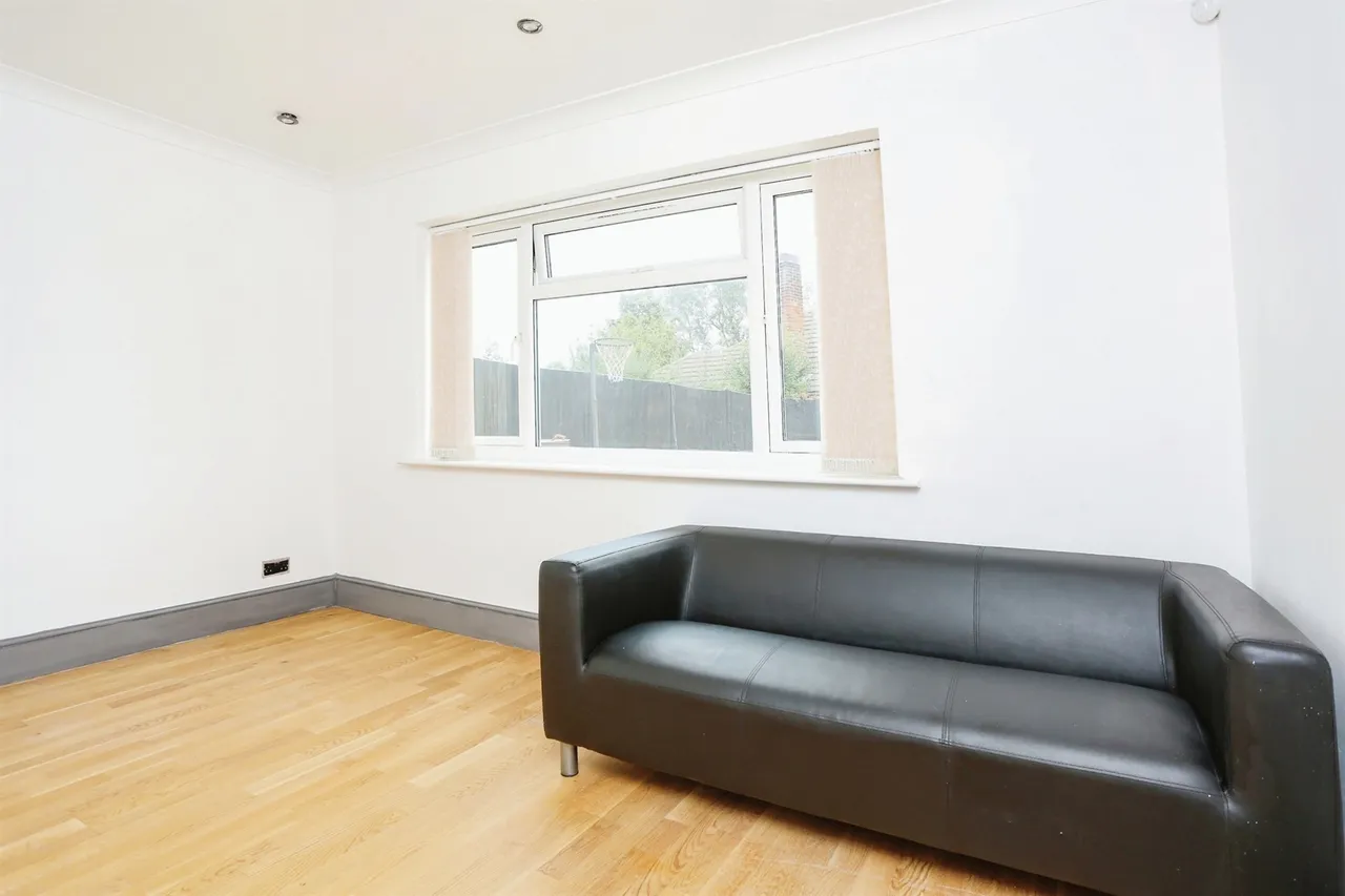 Ballater Close, Leicester, LE5, photo 17