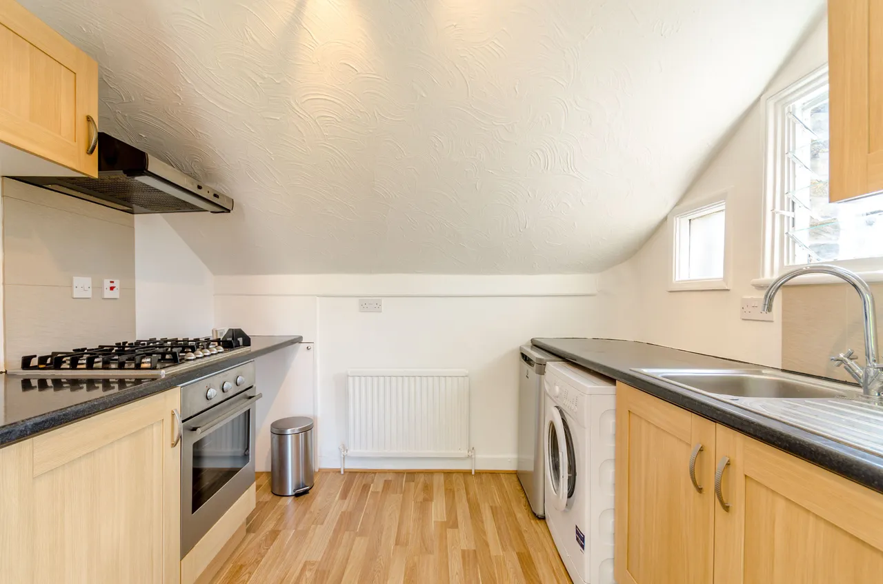 137b Gladstone Road, London, photo 4