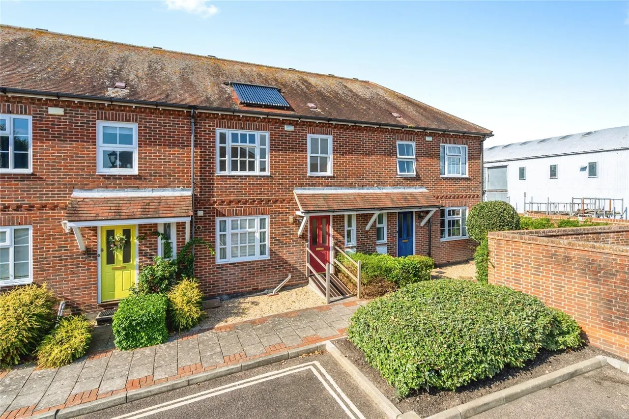3 bed house for sale, Peter Weston Place, Chichester, PO19