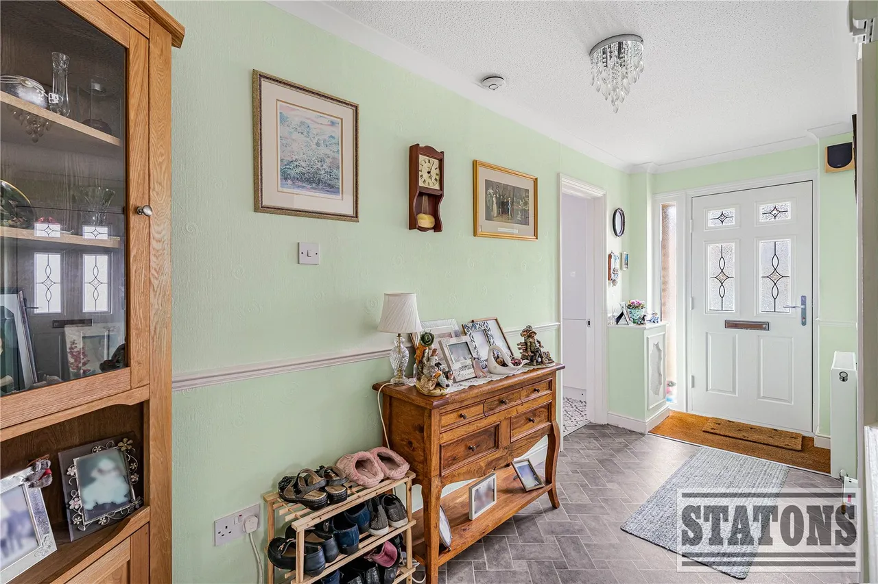Alderman Close, Welham Green, North Mymms, Hatfield, AL9 7DS, photo 2
