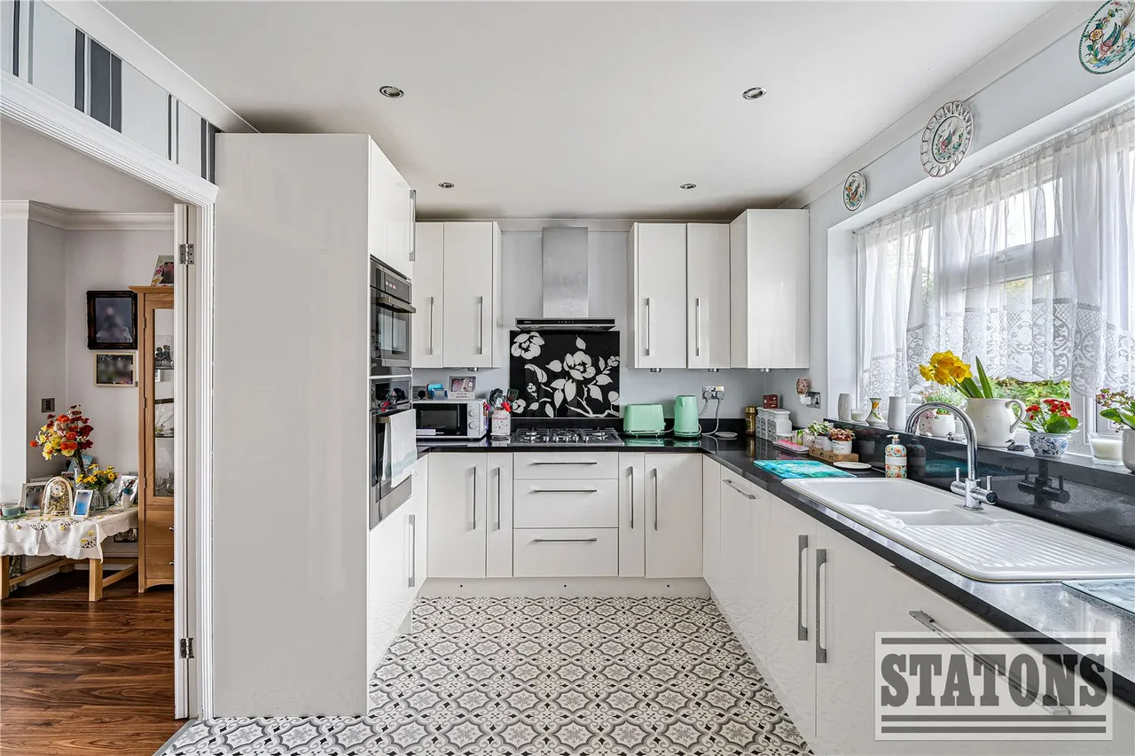 Alderman Close, Welham Green, North Mymms, Hatfield, AL9 7DS, photo 5