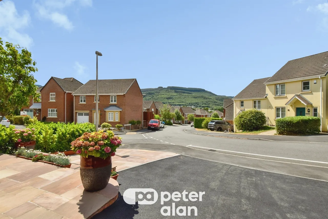 Heol Y Deri Aberdare, CF44, photo 22