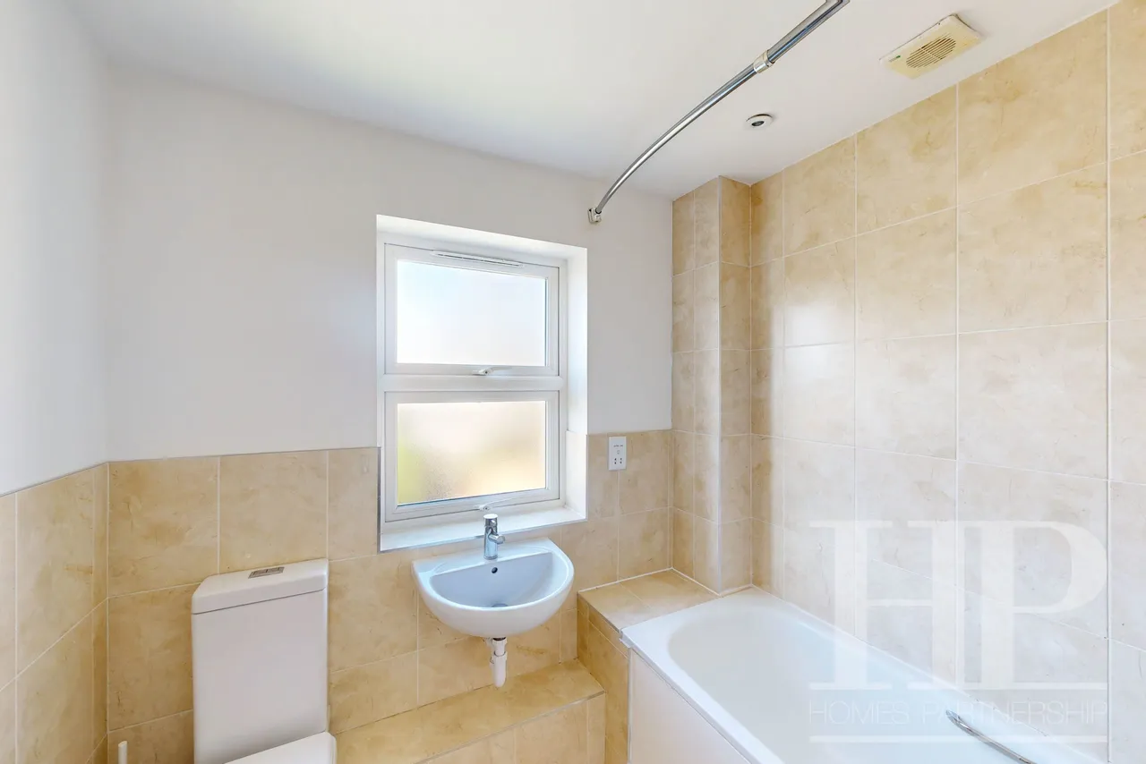 West Street, Crawley, RH11, photo 17