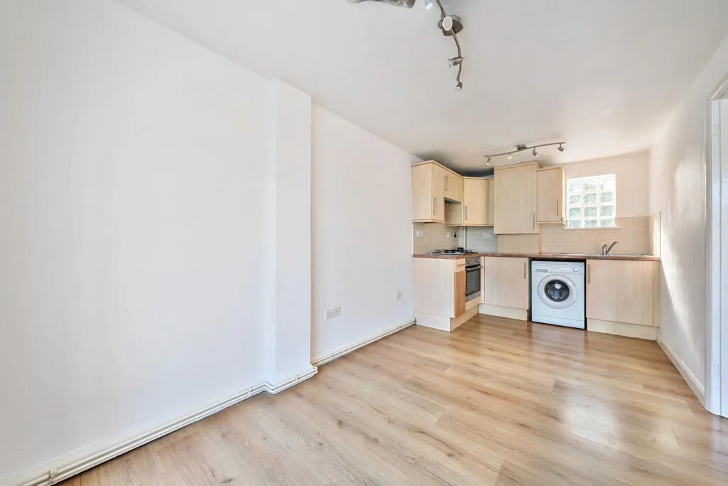 Bowness Cottage, Bowness Road, London, SE6, photo 5