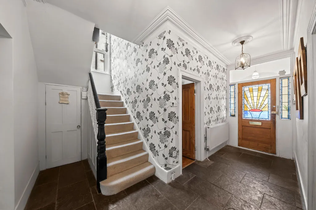 Blenheim Gardens, Wallington SM6 9PW, photo 8