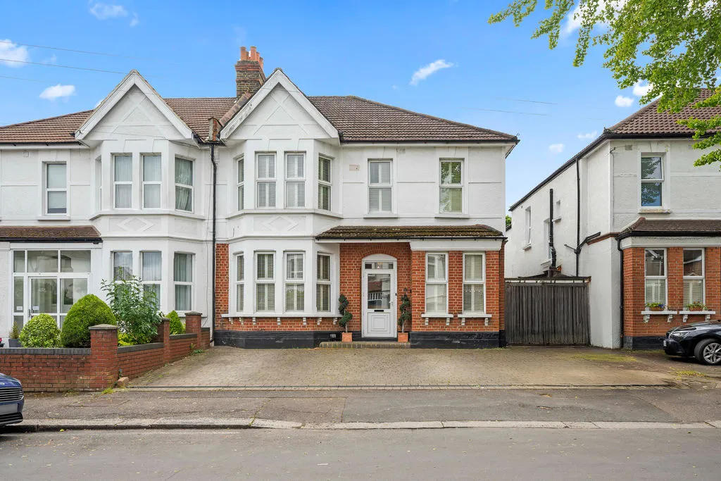 5 bed house for sale — Blenheim Gardens, Wallington SM6 9PW