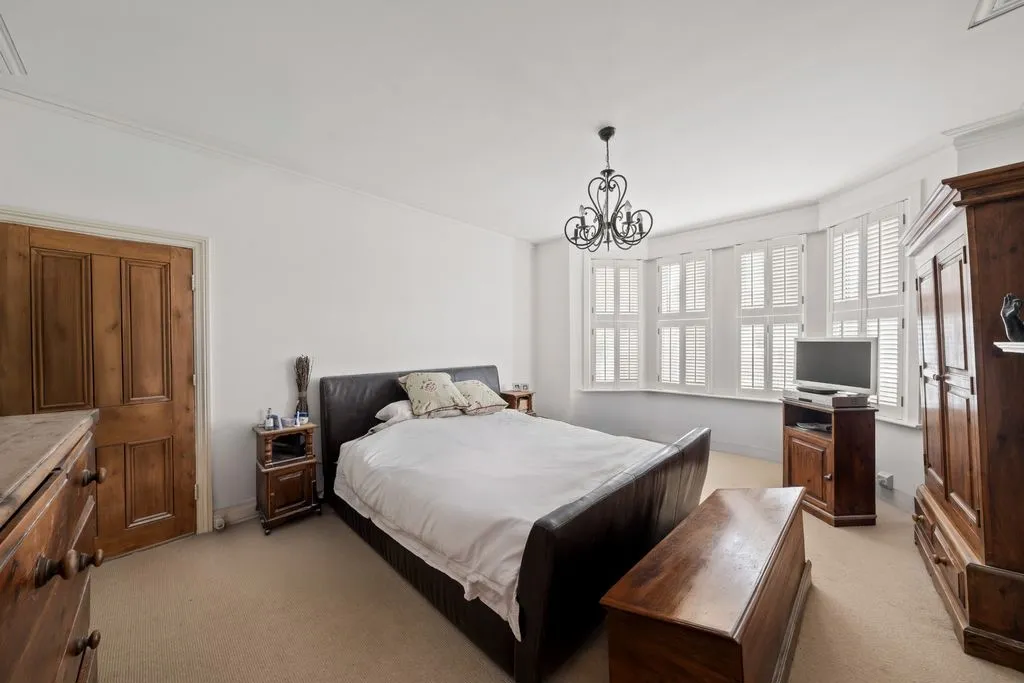 Blenheim Gardens, Wallington SM6 9PW, photo 11
