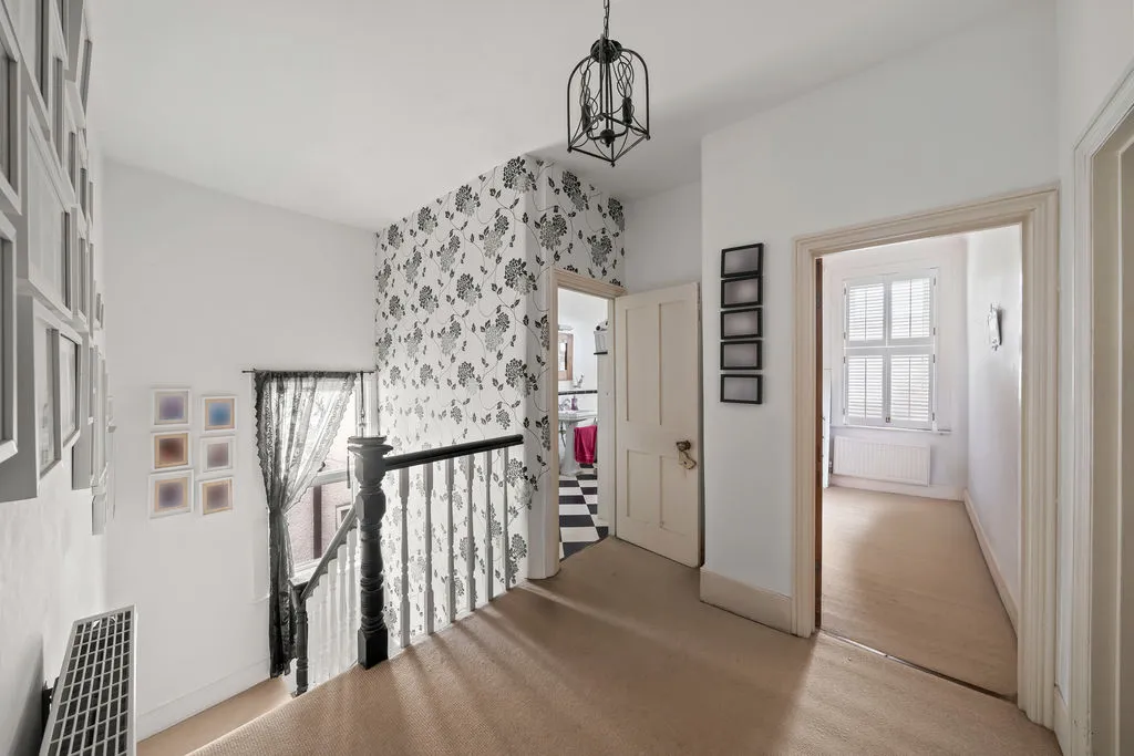 Blenheim Gardens, Wallington SM6 9PW, photo 9