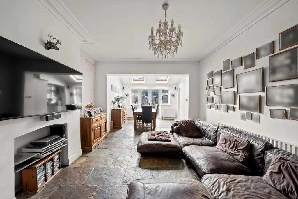 Blenheim Gardens, Wallington SM6 9PW, photo 3