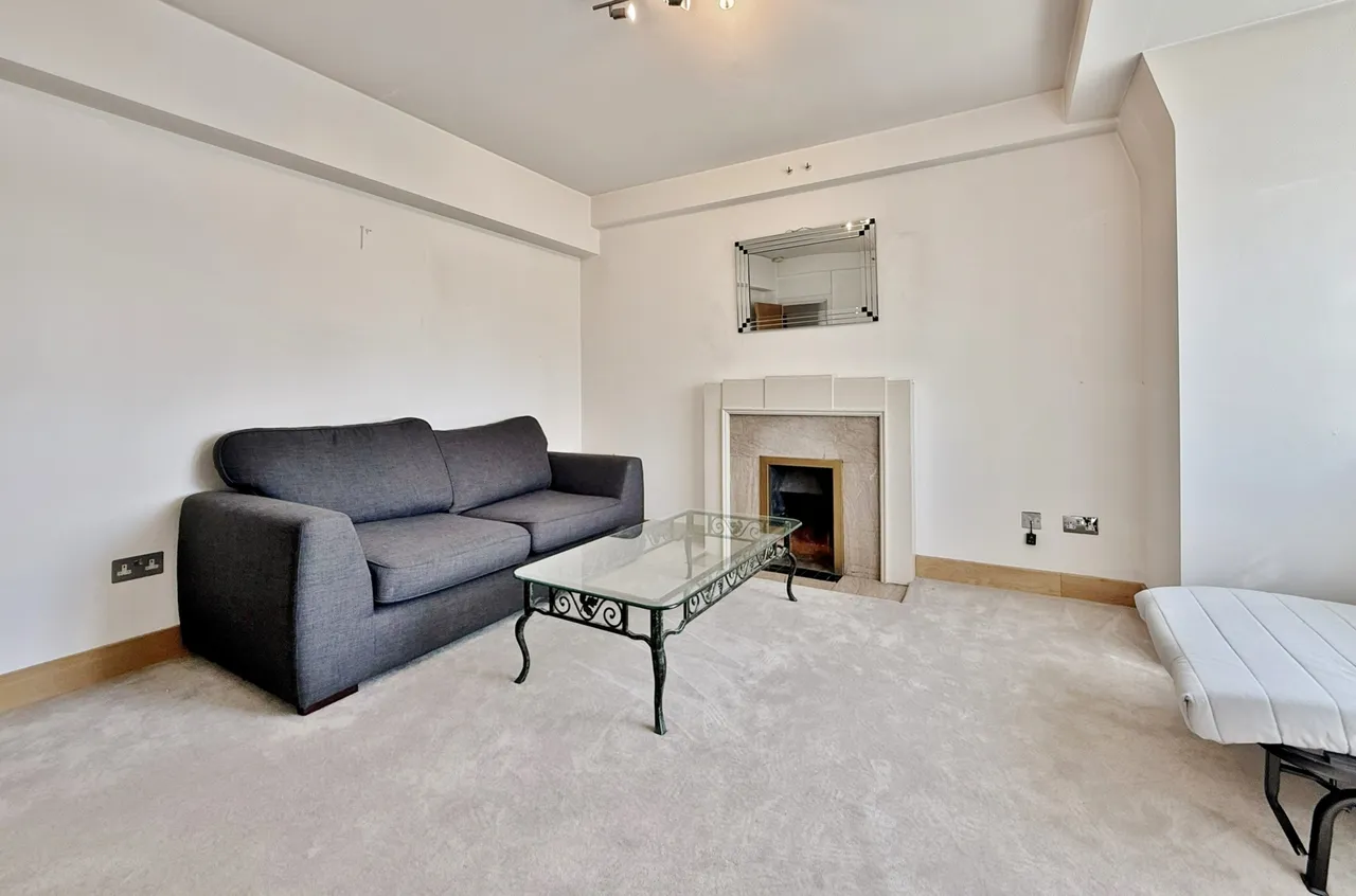 Hammersmith Road, Hammersmith, W6, photo 7