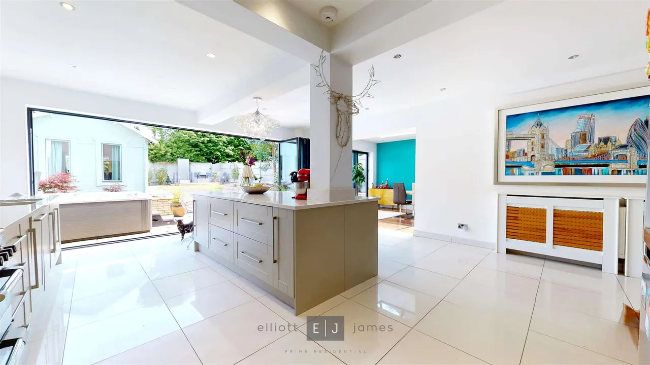 Brancepeth Gardens, Buckhurst Hill, IG9, photo 4