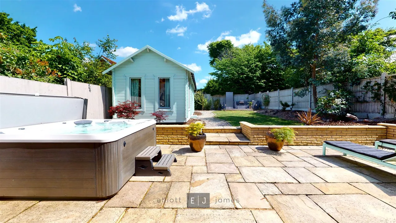 Brancepeth Gardens, Buckhurst Hill, IG9, photo 10