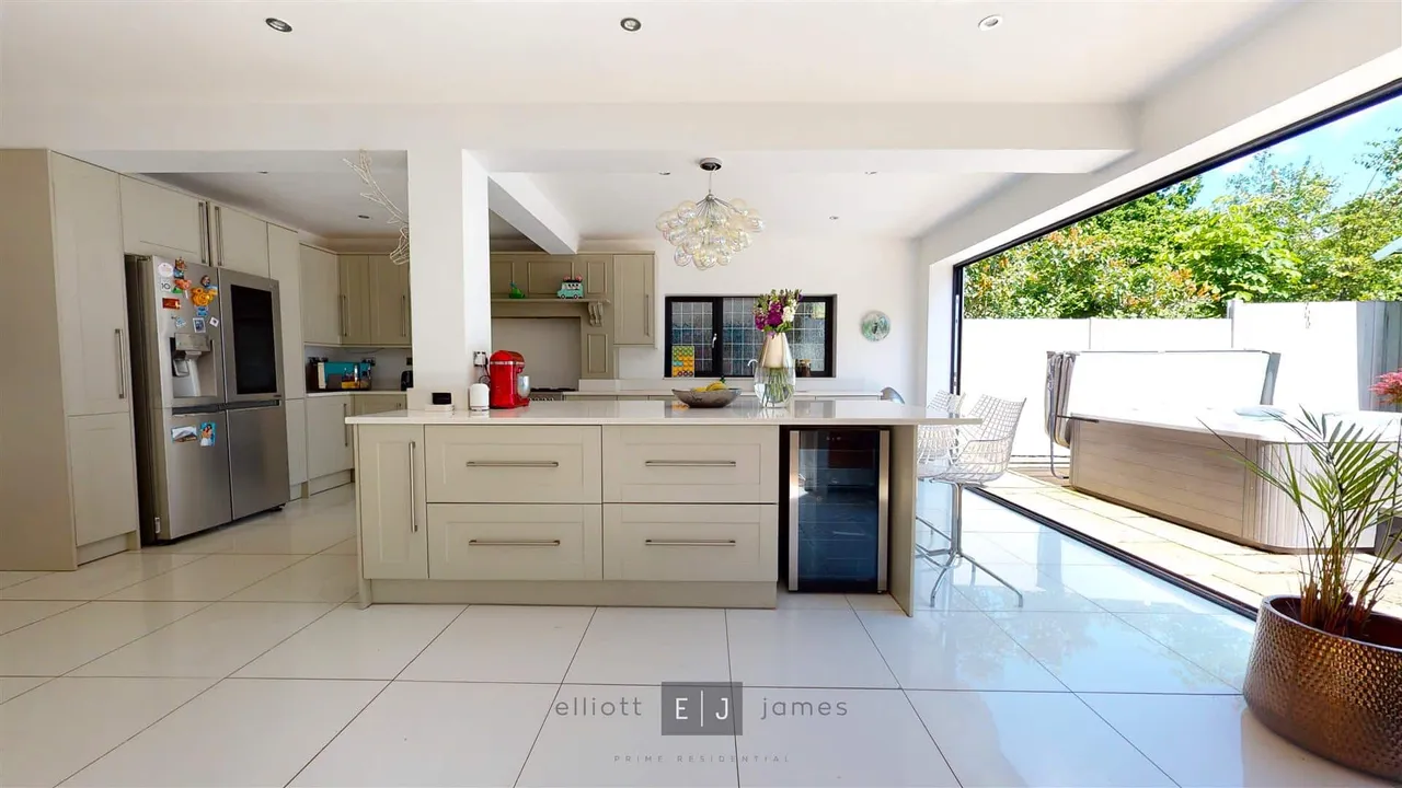 Brancepeth Gardens, Buckhurst Hill, IG9, photo 9