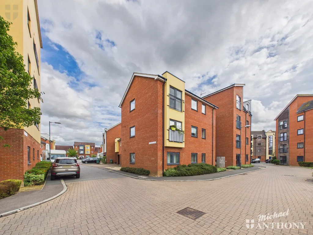 2 bed flat for sale — Stilton Close, Aylesbury, HP19 8JH