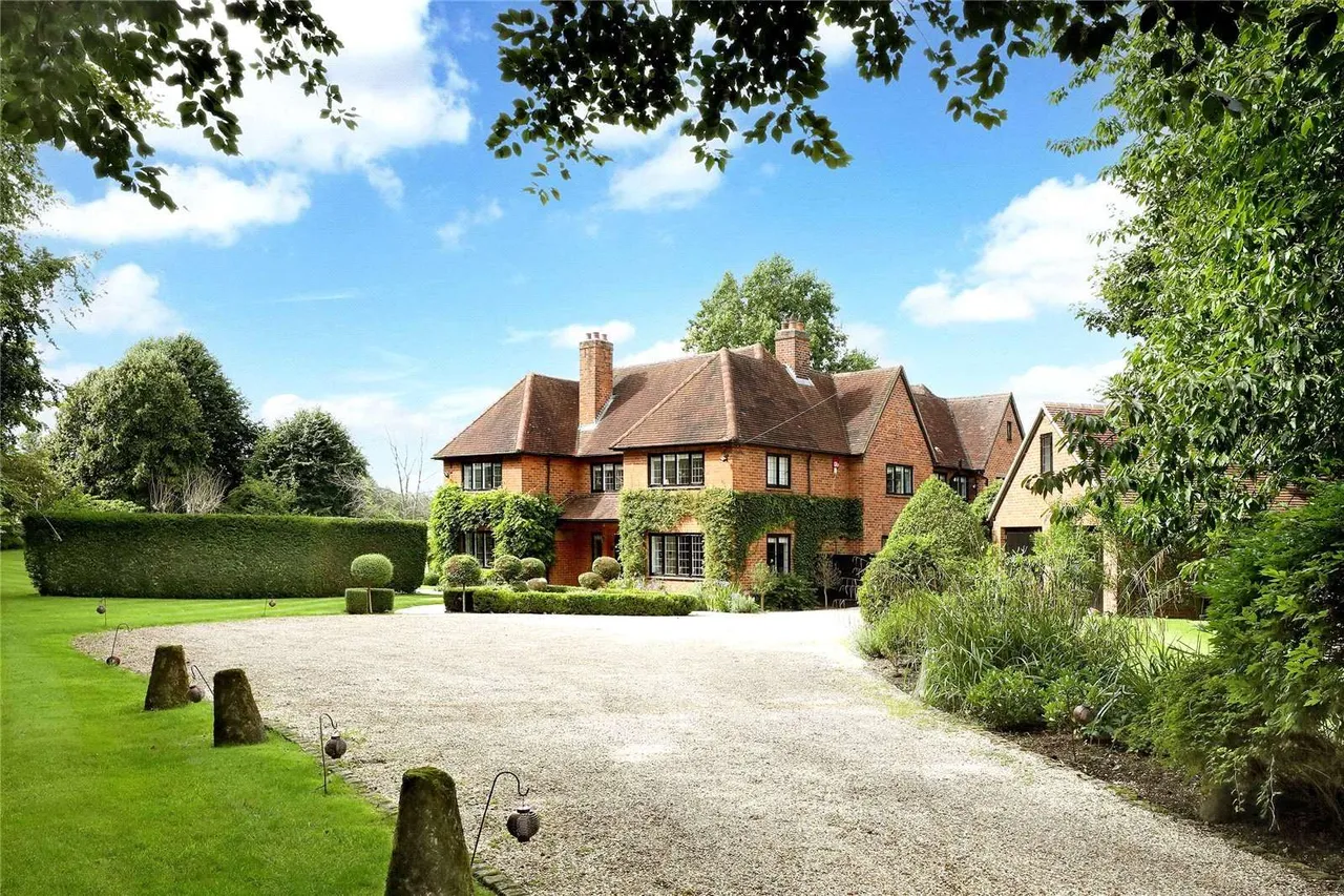 7 bed house for sale — Hall Place Lane, Burchetts Green, Maidenhead, Berkshire, SL6 6QY