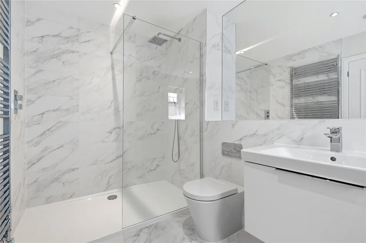 Bakeham Lane, Englefield Green, TW20, photo 9