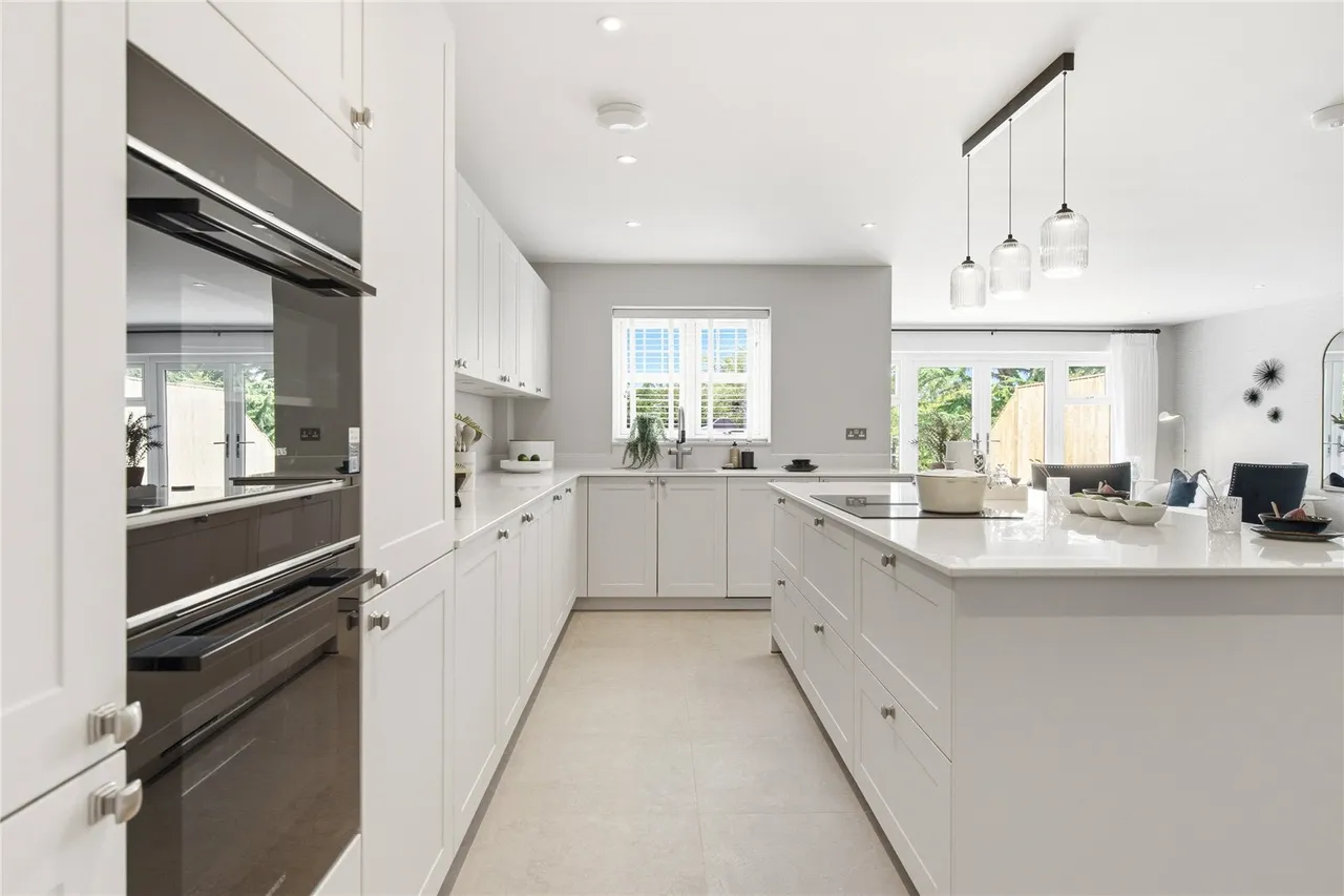 Bakeham Lane, Englefield Green, TW20, photo 5