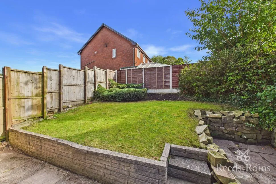 Peveril Gardens, New Mills, SK12, photo 13